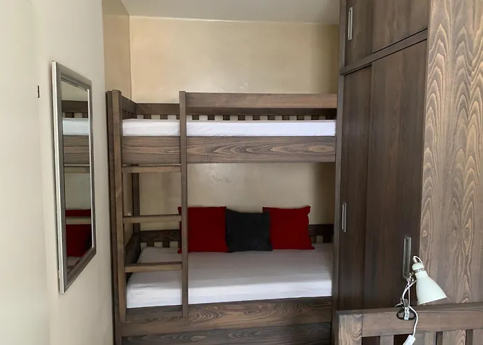 Haus Lothringen, 8 *